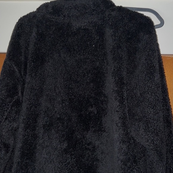 Victoria’s Secret PINK Sherpa oversized pull over - Picture 2 of 4